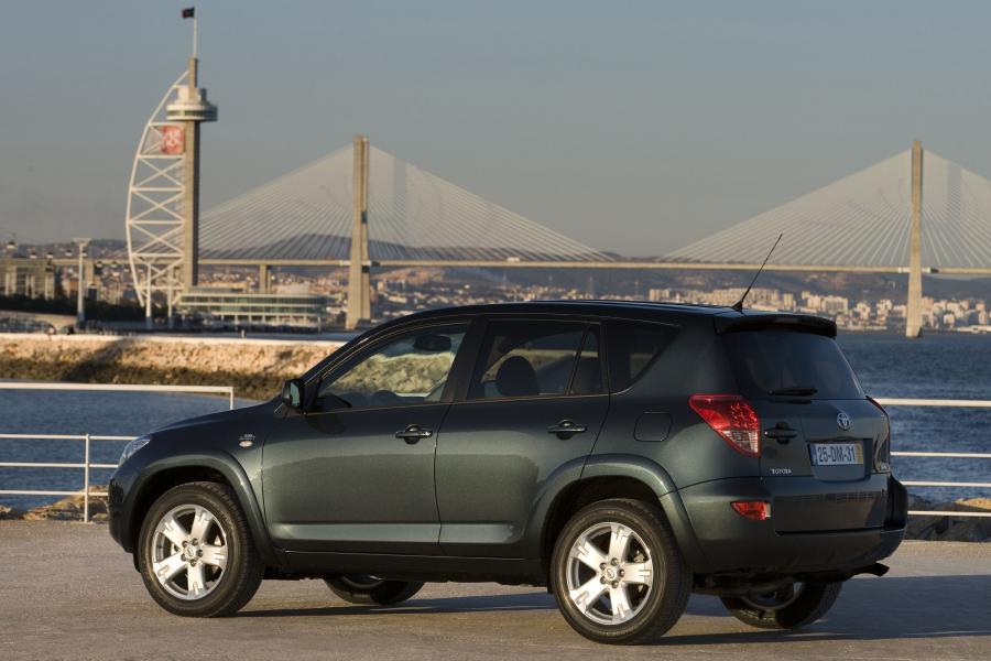  Toyota RAV4 2005 года  (фото 64 из 172)